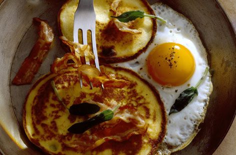 Bacon blinis with fried egg recipe
