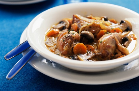 French countryside-style cooking at its best: stew chicken, mushrooms and carrots in white wine and chicken stock for a creamy, flavoursome chicken dish. Cumin seeds and thyme add even more aroma and depth.