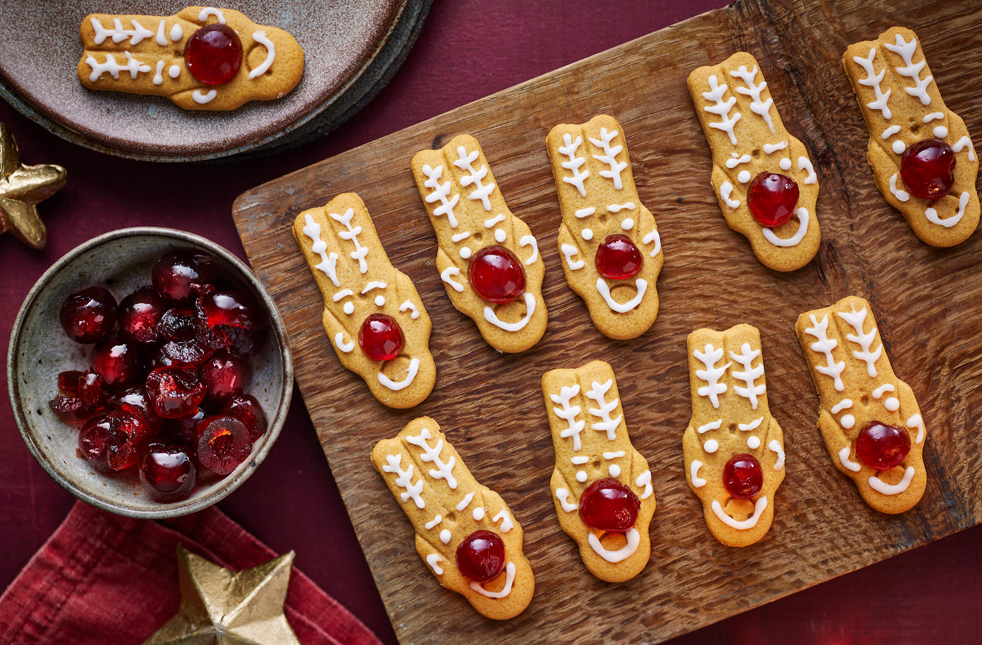 3-ingredient DIY decorated reindeer biscuit recipe