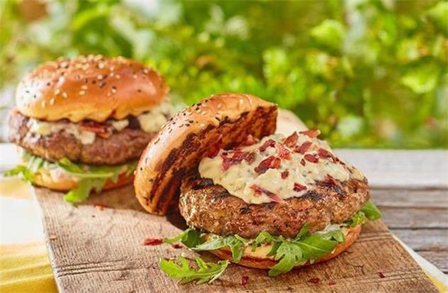 Blue cheese and crispy bacon mix
