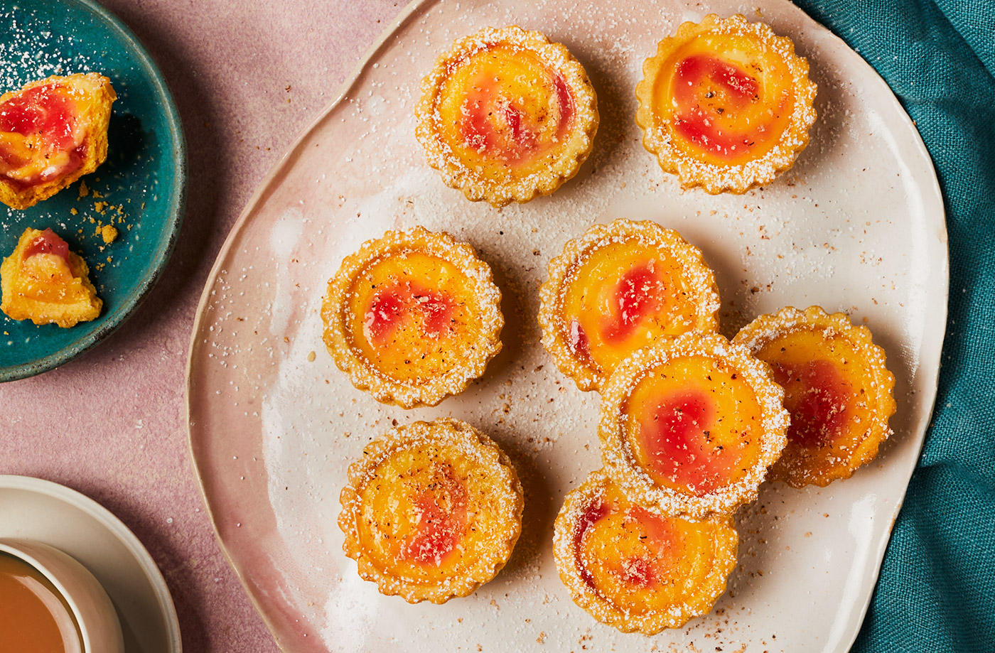 Cheat's rhubarb and custard tartlets recipe