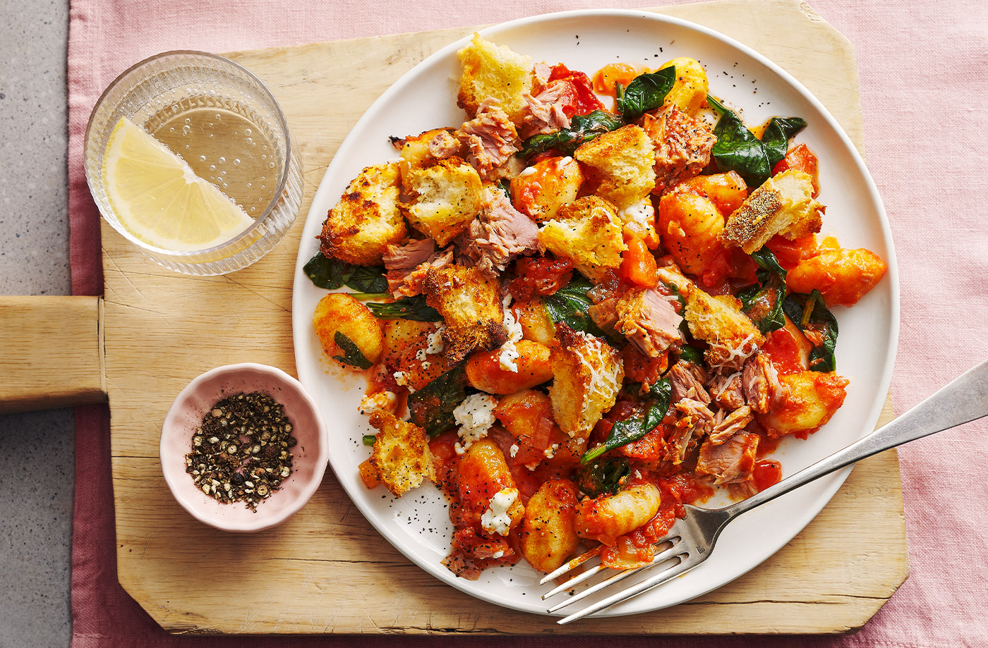 Creamy tomato, tuna and spinach gnocchi bake recipe