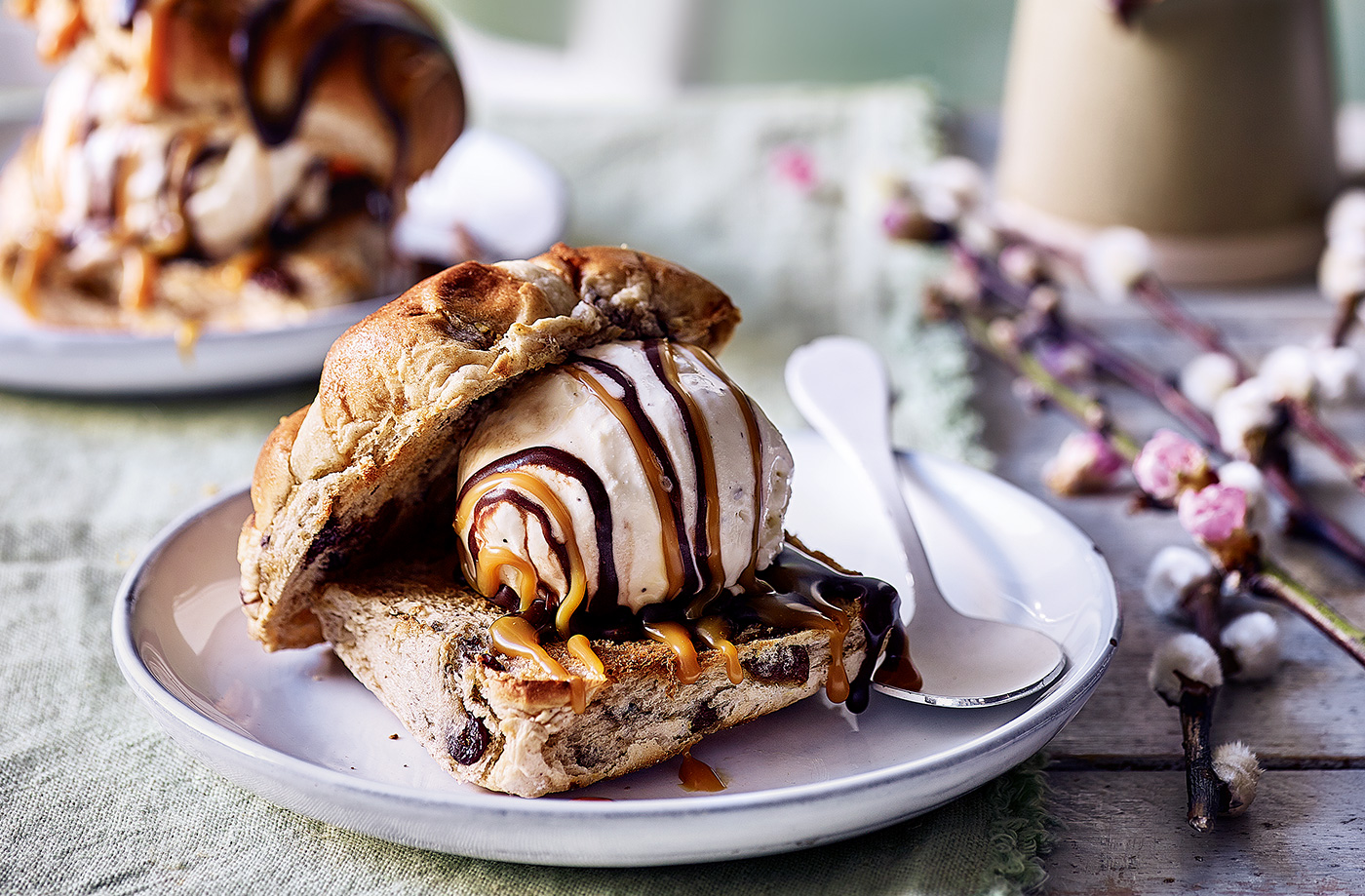 Hot cross bun ice cream sandwiches recipe