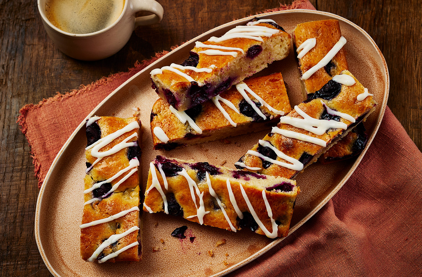 Lemon and blueberry cake bars recipe