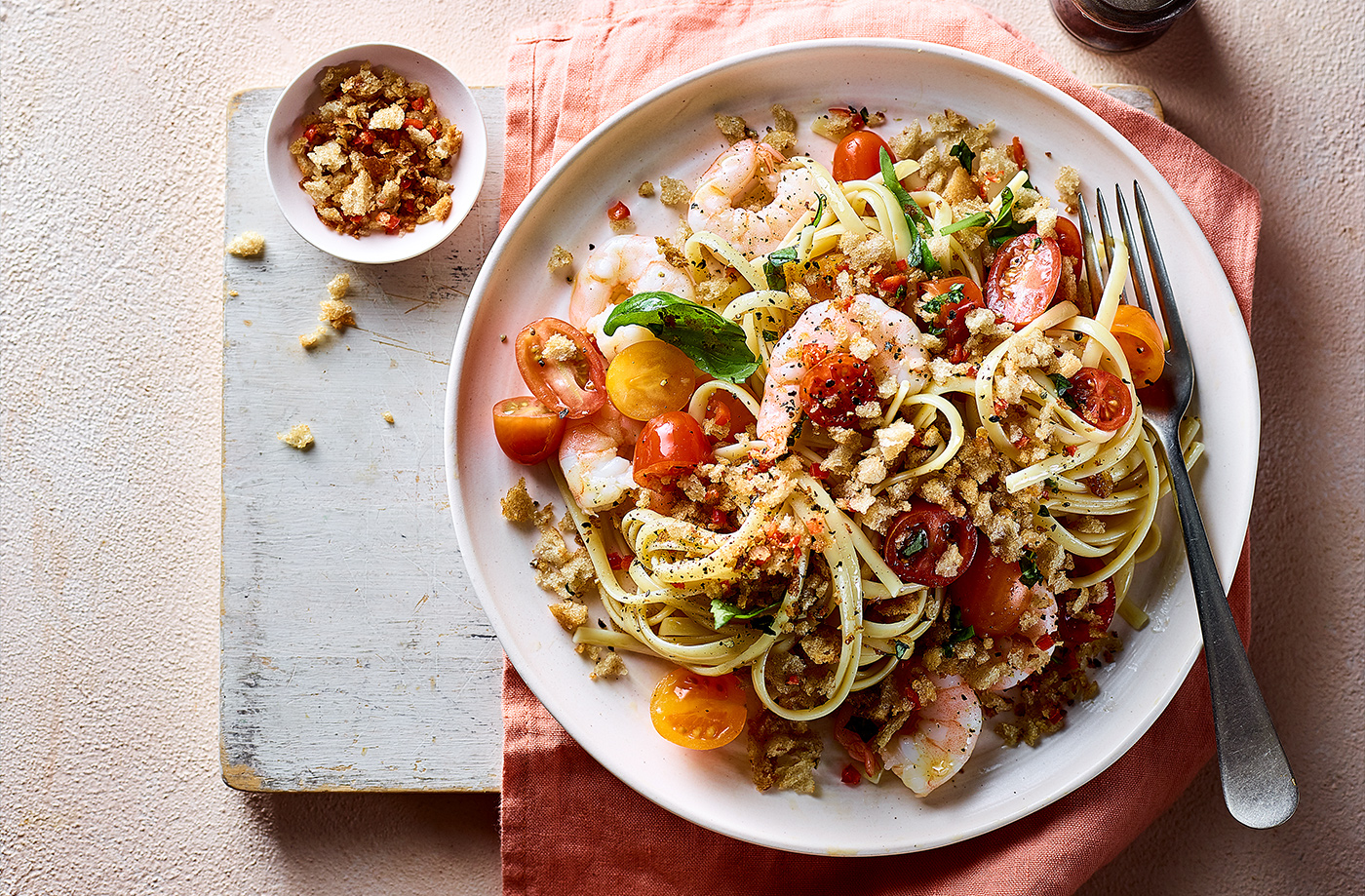 Fresh tomato linguine with prawns recipe