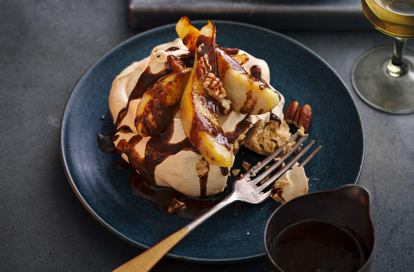 Meringues with pears and spiced chocolate caramel sauce recipe