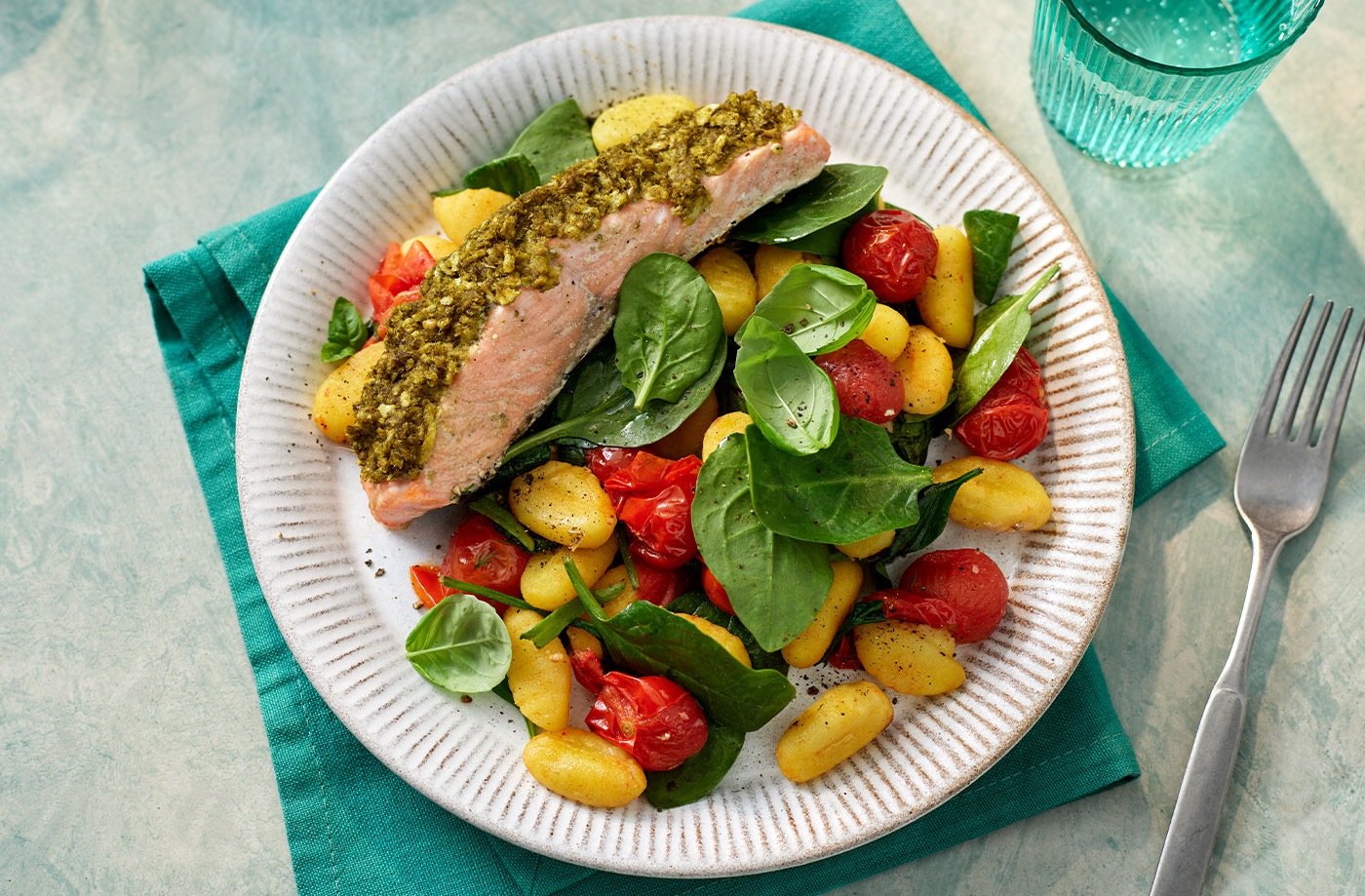 One-tray pesto salmon with gnocchi and tomatoes recipe