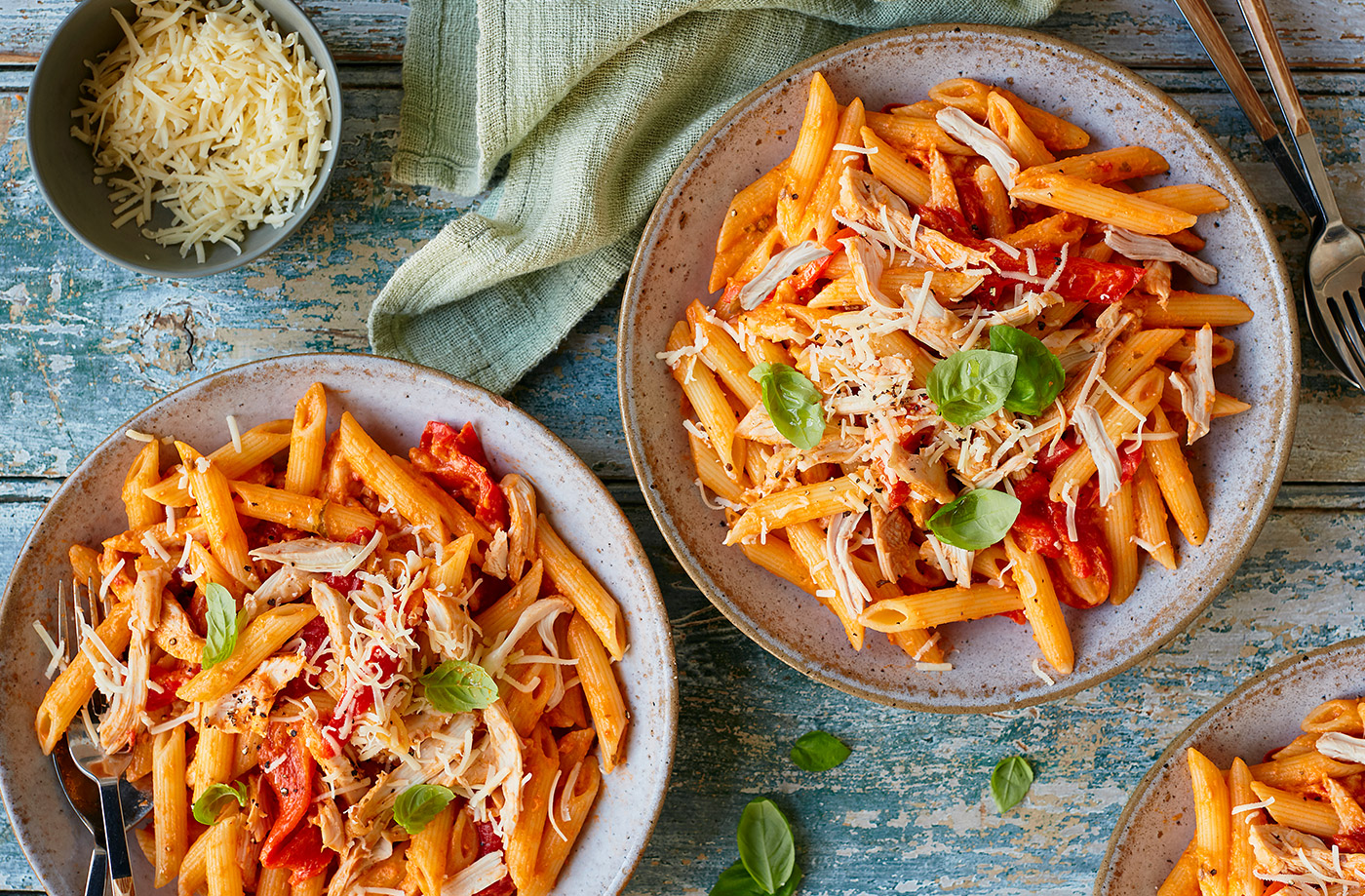 Creamy red pepper and chicken pasta recipe