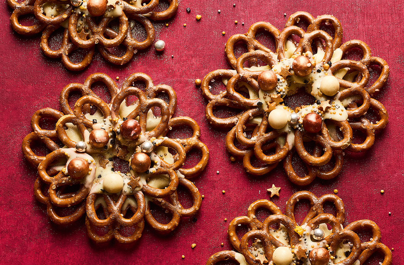 Pretzel wreaths recipe