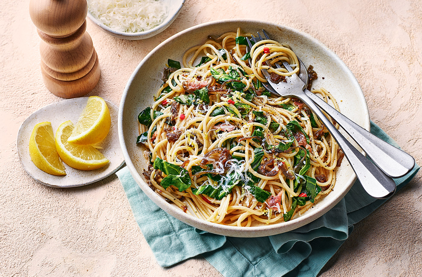 Spaghetti with greens and anchovies recipe