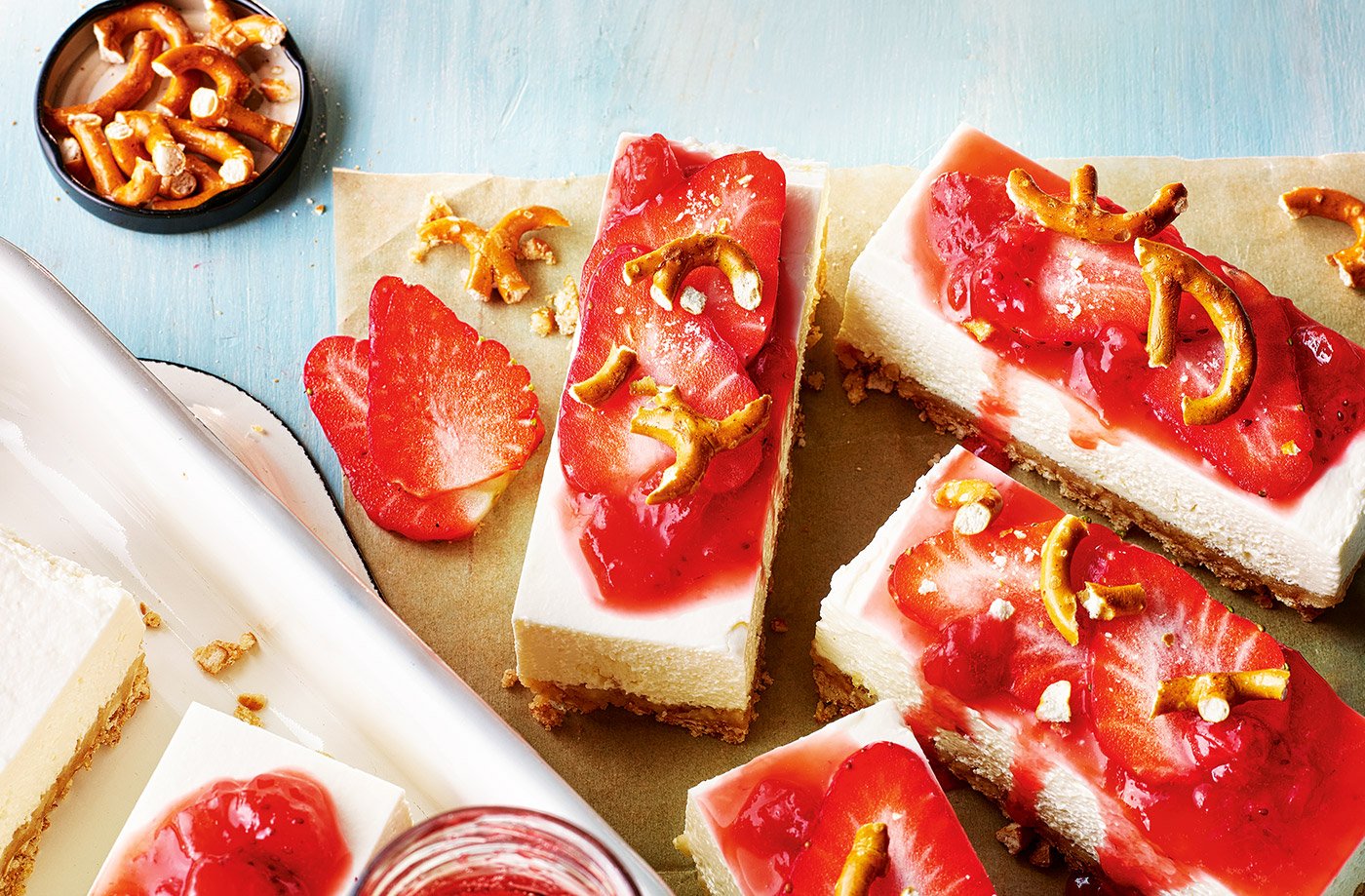 Strawberry pretzel cheesecake bars recipe