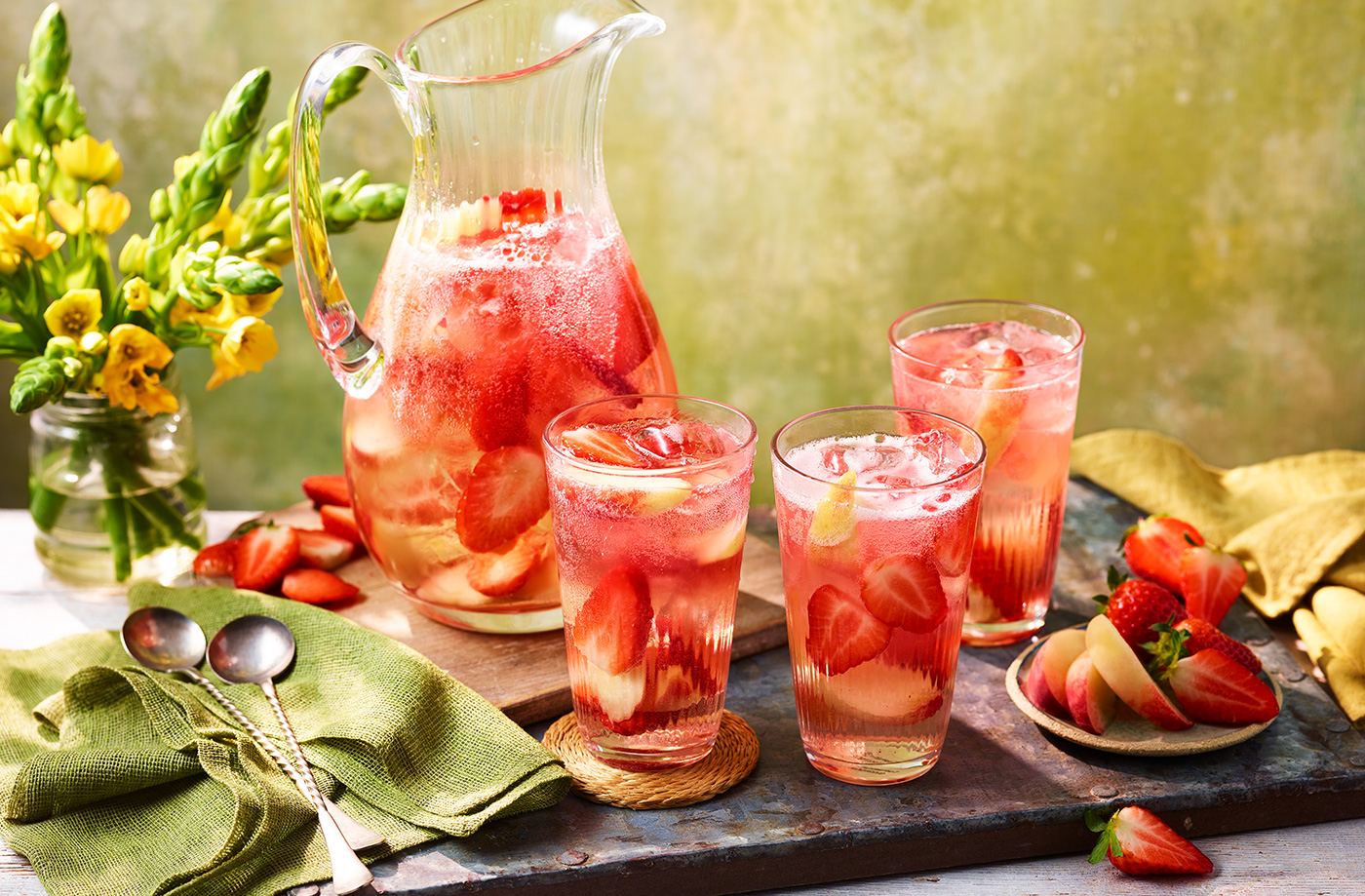 Peach and strawberry sangria recipe