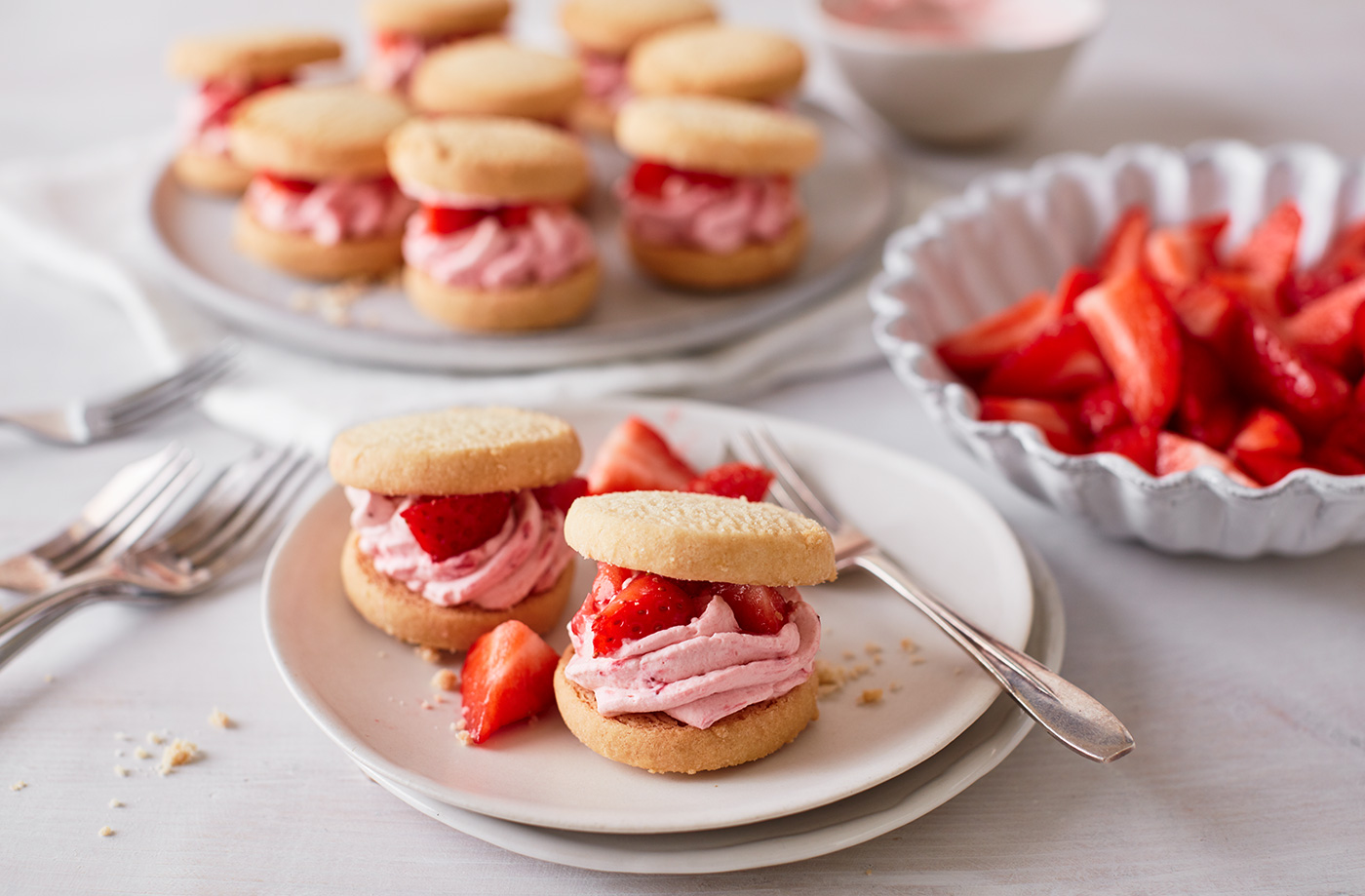 3-ingredient strawberry shortcake sandwiches recipe