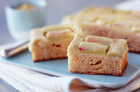 Rhubarb, cinnamon & banana cake recipe