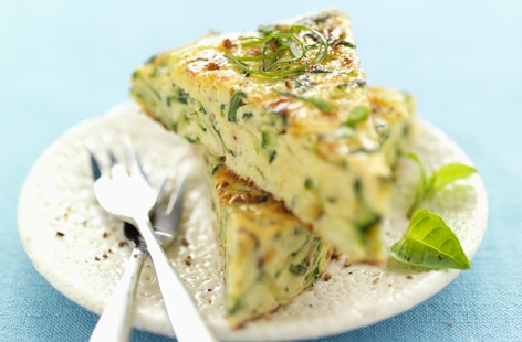 A twist on the traditional Spanish omelette, this easy recipe uses 6 eggs and is beefed up with the addition of crunchy green peppers and onions. A great meal served hot or cold, why not try making and portioning out as the perfect lunchbox main?