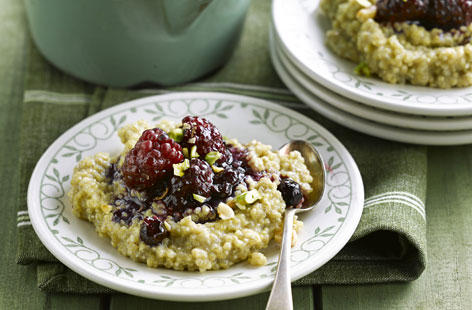 Quinoa porridge with blackberries recipe