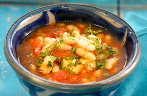 A hearty, healthy soup full of lovely flavours that is perfect for an autumunal or winter lunch. Smooth, buttery haricot beans adds texture and paprika brings warmth, while aromatic thyme highlights the tomatoey sauce.