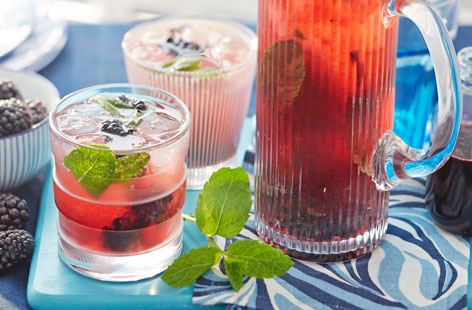 A sweet medley of juicy blackberries, caster sugar, vodka and mint. Not only does this cocktail look deliciously summery – it tastes it too! 