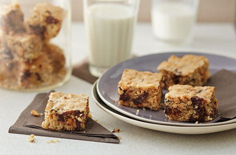 These peanut butter and chocolate cookie bars are a nice alternative to regular cookies, dense and chewy and totally addictive