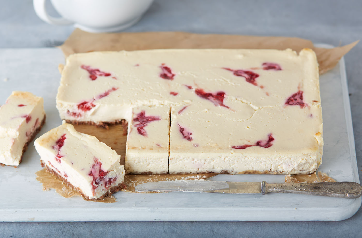 Chocolate and raspberry cheesecake bars recipe