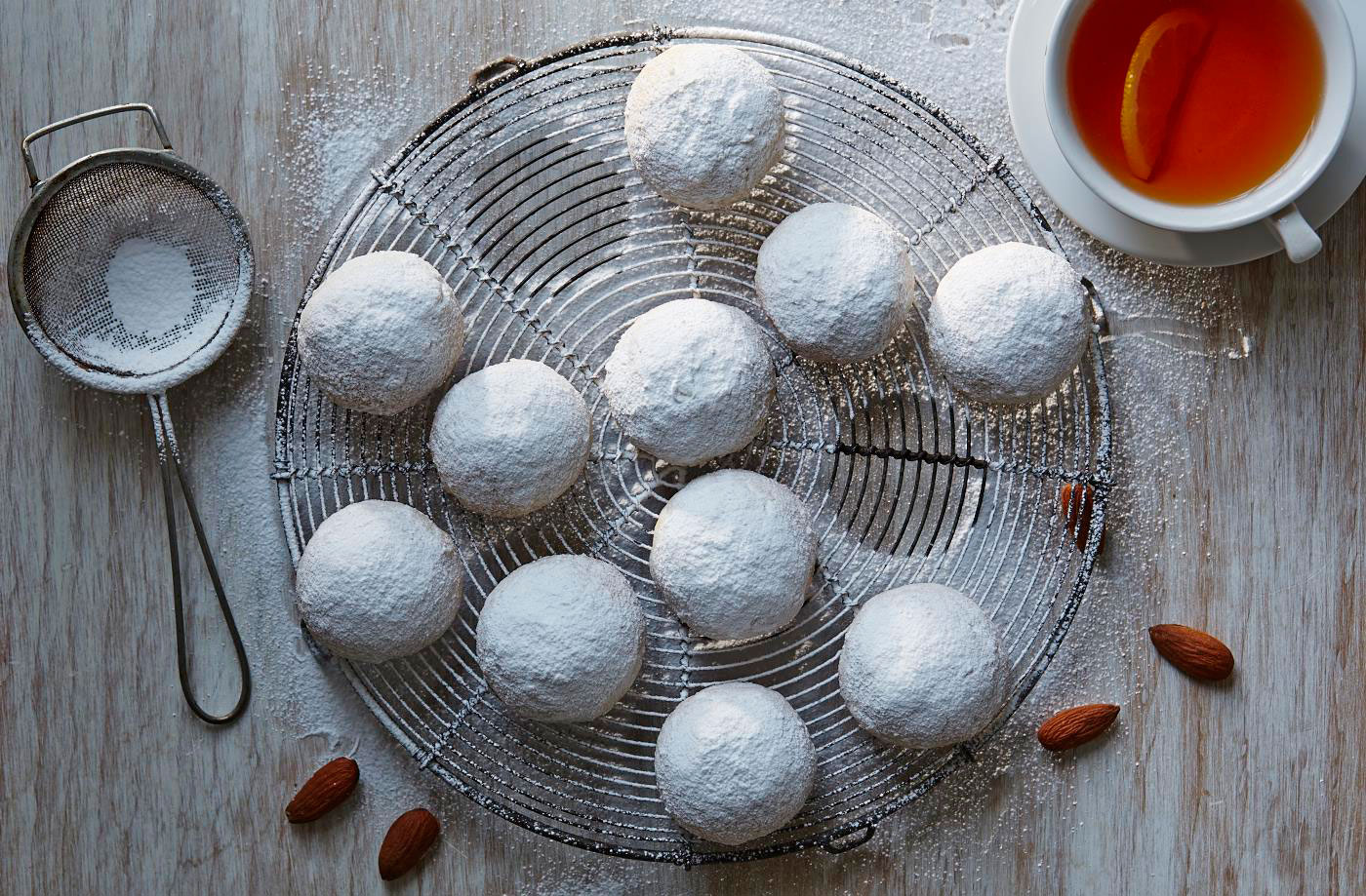 Also known as snowdrops, these magical little Russian tea cakes are just the trick for a delicate afternoon tea or even with a warming cuppa