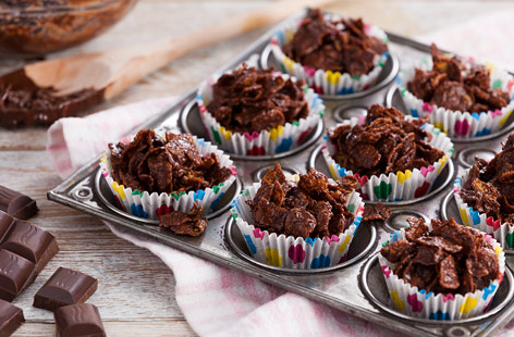 An absolute classic - the cornflake cakes recipe. Get the kids involved when making these crunchy and moreish chocolate cornflake clusters. A perfect party pudding that young and old alike will love, the only cooking involved is melting chocolate, butter, and golden syrup.