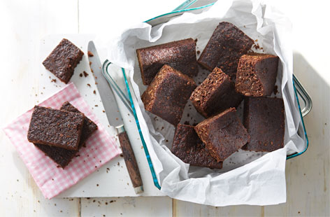 A classic sponge cake from Northern England flavoured with syrupy molasses, oatmeal and ginger