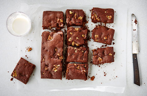 This gorgeously gooey vegan brownies recipe is super easy to make and seriously satisfying.