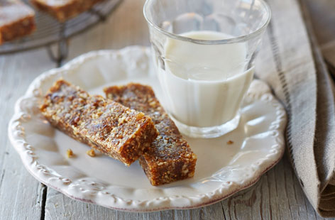 These gluten-free fig and pecan bars are the perfect snack or breakfast for those on the go