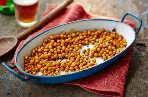 These baked salt and pepper chickpeas are a great alternative to peanuts