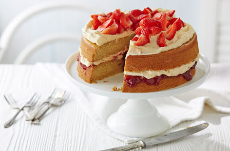 Victoria sponge gets a vegan makeover. This gorgeous cake contains no eggs or dairy and is filled with vegan vanilla buttercream and strawberry jam. An decadent treat, that is much less indulgent than it seems.
