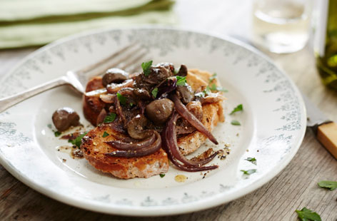 These lamb kidneys are sautéed with white wine, butter, onions and garlic; giving you a rich and flavoursome dish