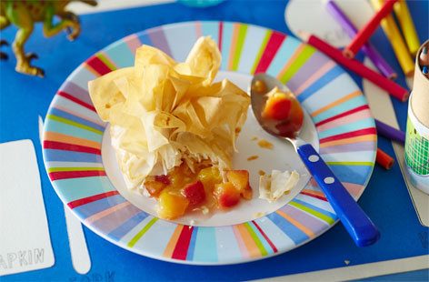 Keep the kiddies entertained this summer with our simple yet fun recipes. Your little chefs will love these tasty treats; ‘money bags’ packed with white chocolate chips and diced nectarine.