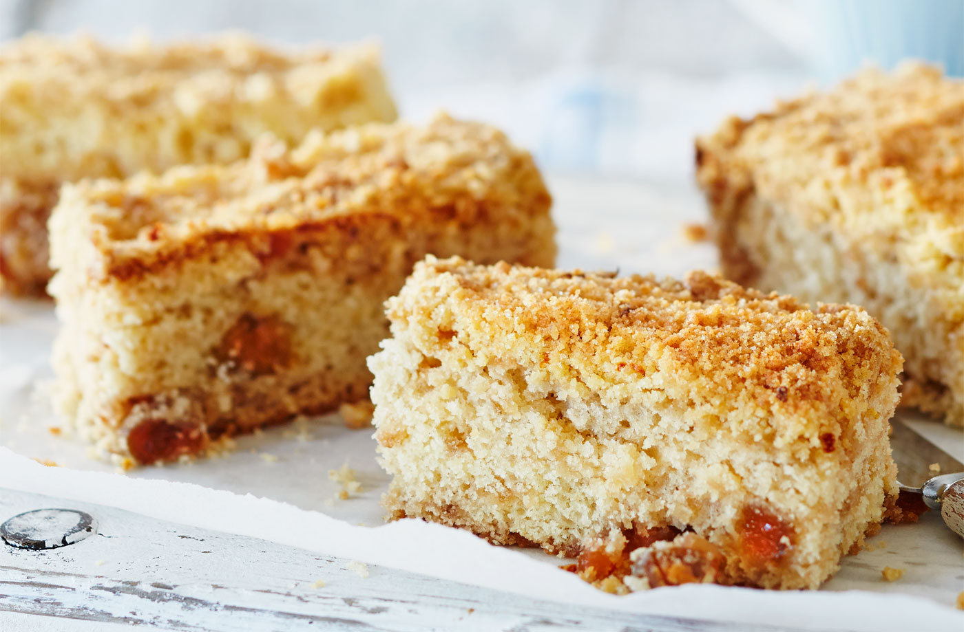 Gooseberry and crumble cake bars recipe