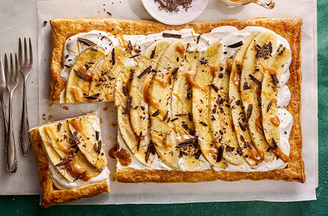 We’ve given classic banoffee pie a speedy twist using ready-made pastry. With caramel sauce, rich dark chocolate and ready in just 20 minutes, who could say no?