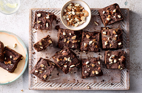Looking for a healthy and delicious chocolate fix? Look no further than these chocolate and sweet potato brownies!