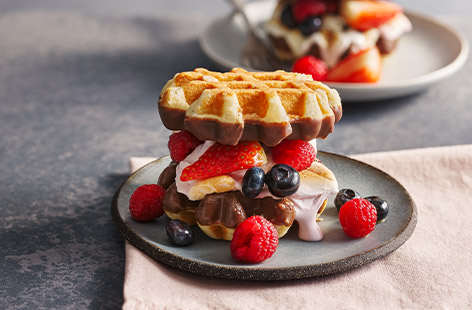 Belgian chocolate waffles meet s’mores
in this oozy, indulgent dessert ideal for an easy weeknight treat.