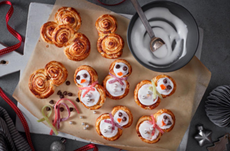 This fun baking project takes inspiration from cinnamon swirls and turns them into these fun festive snowmen. Kids will enjoy decorating them with sweets and chocolate chips. Ho, ho ho - get stuck in!
