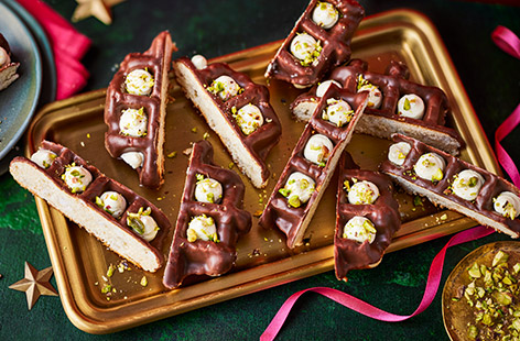 You only need three ingredients and 10 minutes to make these sweet waffle canapés