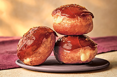 Up your patisserie skills with these fluffy crème brûlée doughnuts. Filled with ready-made custard and topped with caramel, this dessert-meets-teatime treat is pure indulgence!