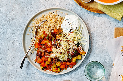 A super simple veggie chilli recipe, for your children, made with tinned taco beans and microwaveable rice for extra speed and ease.