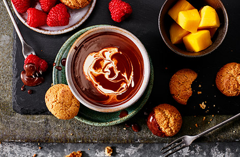 Chocolate fondue is a Valentine's Day classic, but give it a new spin with this easy espresso martini chocolate fondue for two. Add a drizzle of espresso martini liqueur to a combination of smooth coffee milk chocolate and rich dark chocolate.