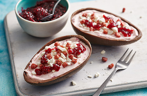 These Eton mess Easter sharing eggs take just 5 minutes to rustle up. Chocolate eggs are filled with a raspberry-spiked cream cheese and topped with crushed meringues. You can decorated your egg using any toppings you want!