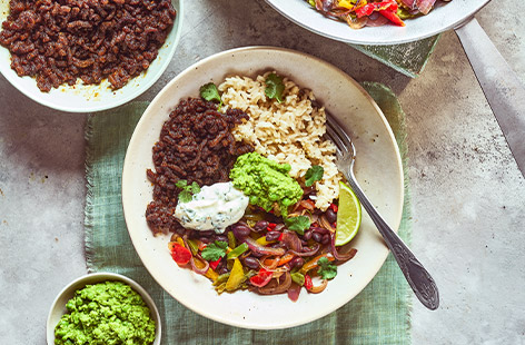 Whip up a flavour fiesta in under 30 minutes! With peppers, beans and smoky beef our fajita rice bowl is sure to liven up your evening.