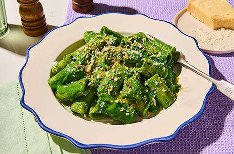 Cavolo nero is blended with silken tofu, lemon juice, garlic, and Parmesan and creates an incredibly smooth, silky sauce that’s full of flavour. Toss through your fave pasta for a quick weeknight dinner that comes together in the time it takes to cook the pasta!
