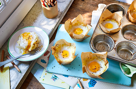This potato, egg and cheese nest recipe needs just 3 ingredients for a super simple make ahead kid's breakfast idea. A crispy, cheesy potato nest is filled with a a perfectly cooked egg for an easy savoury start to the day. 