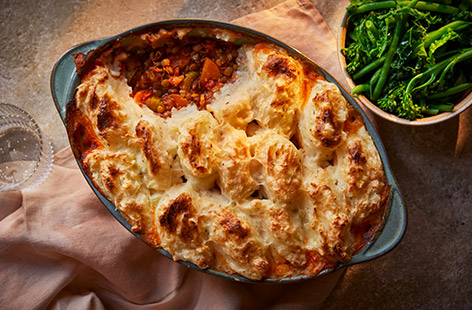 Here's a veggie shepherd's pie that everyone will want to tuck into! Hearty and wholesome, it's packed with veggies and fibre-rich lentils, and the mash potato is extra-creamy thanks to garlic and herb cream cheese. Try making our keema curry with the leftover ragu – see below.