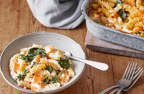 Add this mac 'n' cheese recipe to your midweek meal repertoire. It's studded with roasted butternut chunks, coated in a gloriously silky sauce that's got creamy soft cheese stirred through it and extra dollops on top for the ultimate comfort food dish. Dig in!