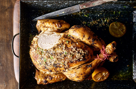 Juicy and garlicky, this roast chicken Kiev is a must-try for your next Sunday roast. With crispy garlic breadcrumbs and a squeeze of lemon juice, you’re going to love this one.