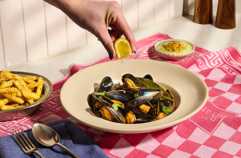 Seema’s malted vinegar coconut mussels and fries is her playful nod to Monica’s Kiwi roots, inspired by the salt-and-vinegar flavours so loved in New Zealand’s fish-and-chip culture. Knowing how much Monica loves that sharp, tangy kick, Seema builds it into plump Scottish mussels simmered in coconut milk, soy and plenty of malt vinegar. With crispy fries and a punchy garlic mayo on the side, it’s a bold but comforting combo.